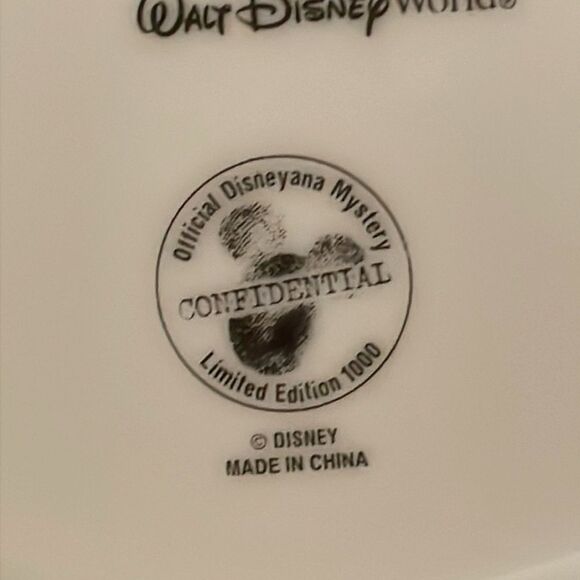 Disney Mickey Seeks a Clue Collectors Plate Official Disneyana Mystery 2002 NiB - Picture 6 of 8